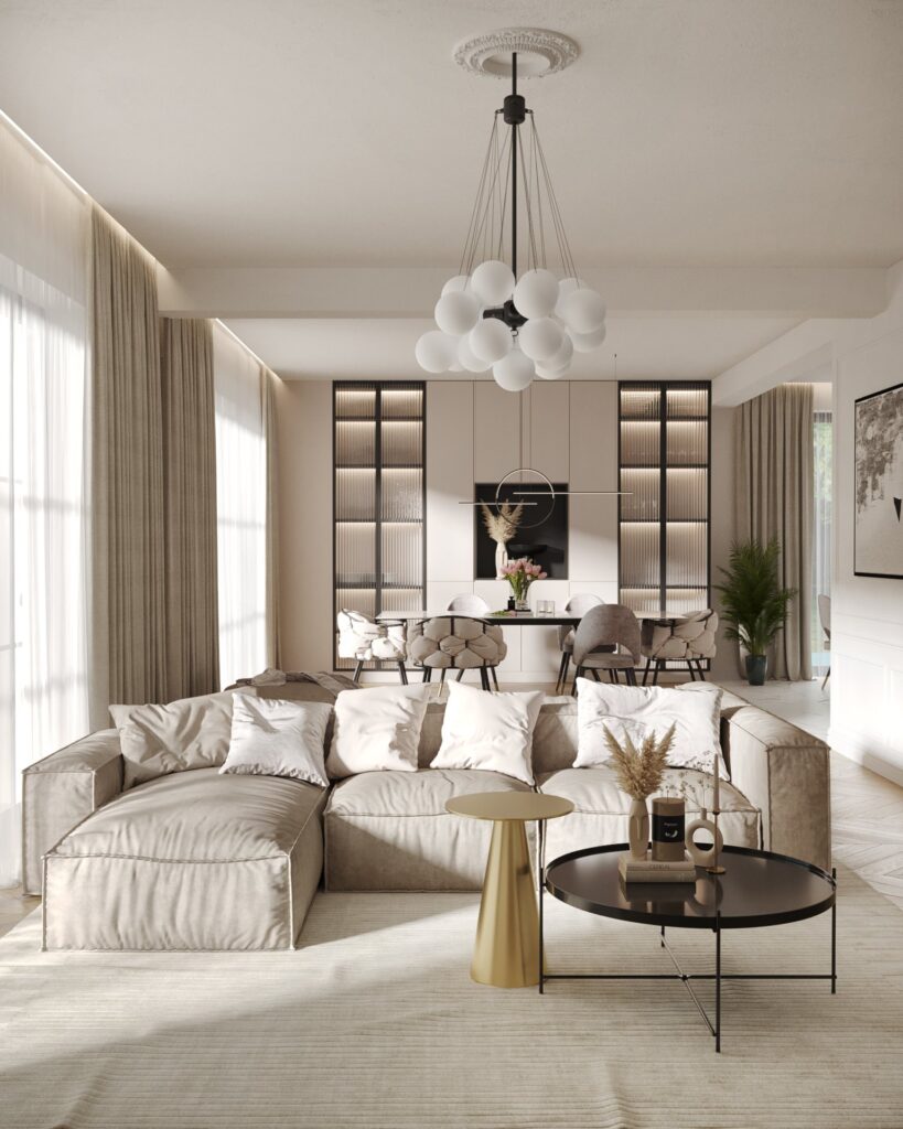 Living cu vedere spre dining: canapea modulară bej, măsuță neagră din sticlă, candelabru cu globuri și vitrine iluminate din sticlă striată