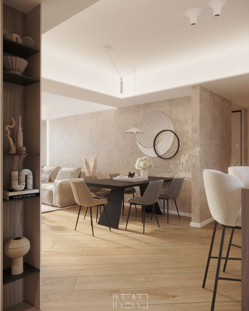 Zona de dining cu masă neagră, scaune gri și bej, o canapea crem în spate și un raft decorativ din lemn în prim-plan